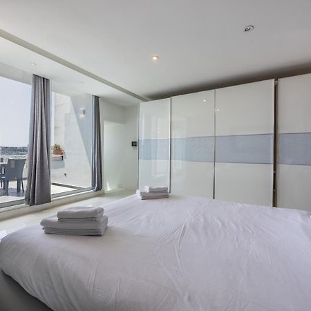 New Duplex Penthouse W Breathtaking Views By Sf Homes グジラ エクステリア 写真