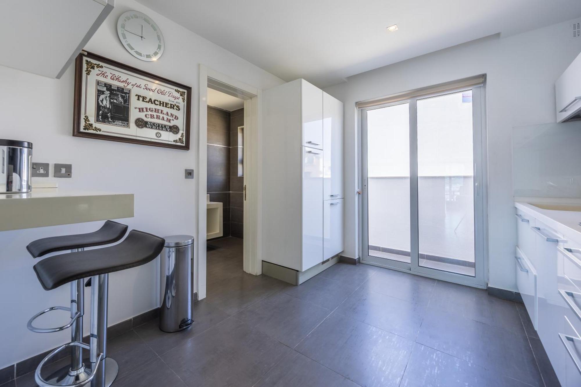New Duplex Penthouse W Breathtaking Views By Sf Homes グジラ エクステリア 写真